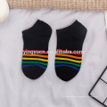 Bunte gestreifte Regenbogen-Baumwollsocken für Damen